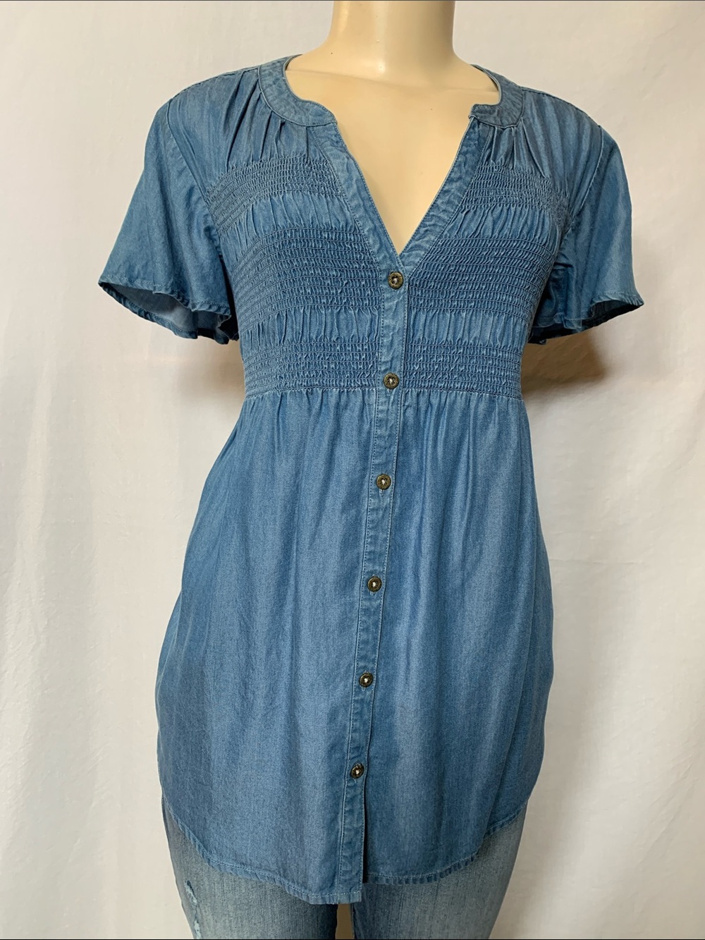 KNOX ROSE Women’s Denim Button-Front Smocked Tunic Top Blue High-Low Size M NWOT